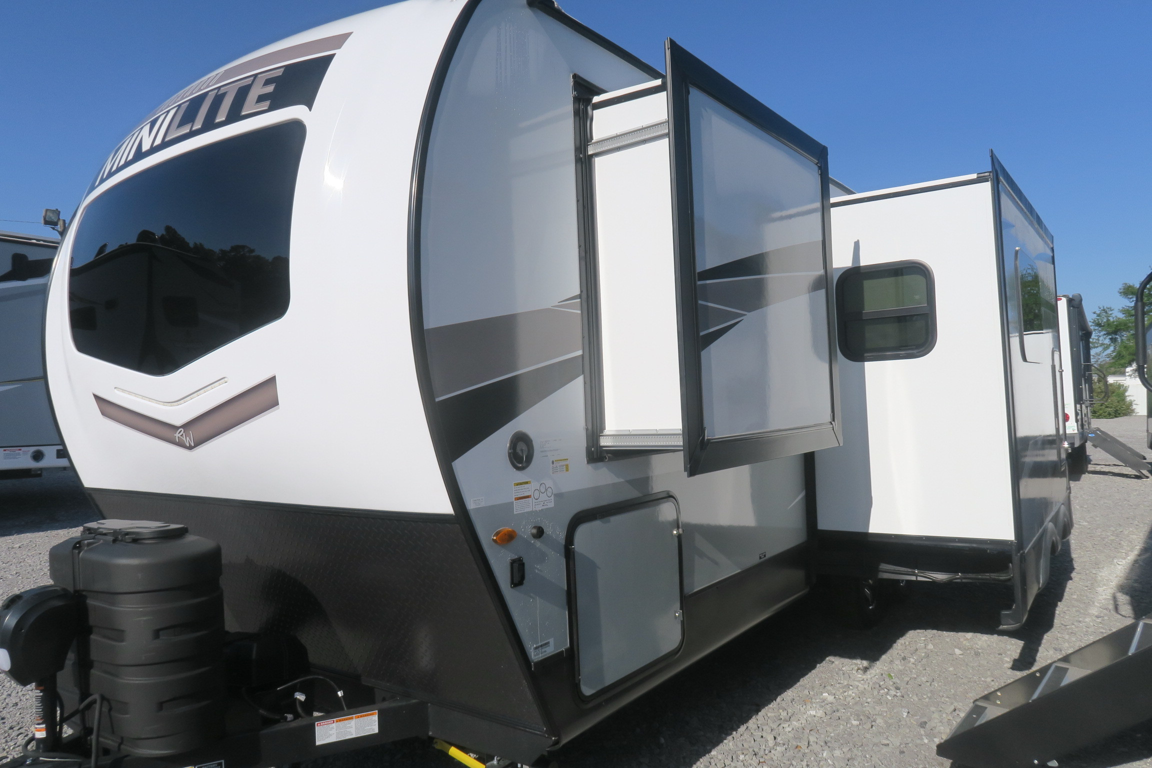 NEW 2023 ROCKWOOD MINI LITE 2513S - Overview | Berryland Campers