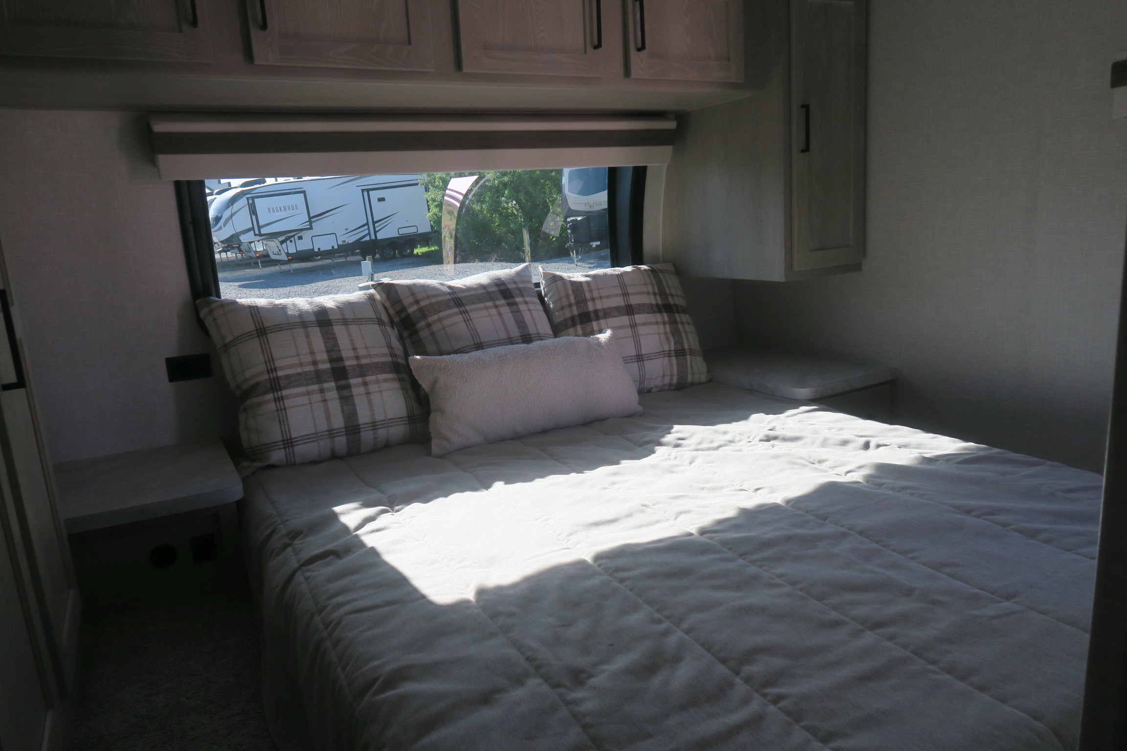 NEW 2023 ROCKWOOD MINI LITE 2513S - Overview | Berryland Campers