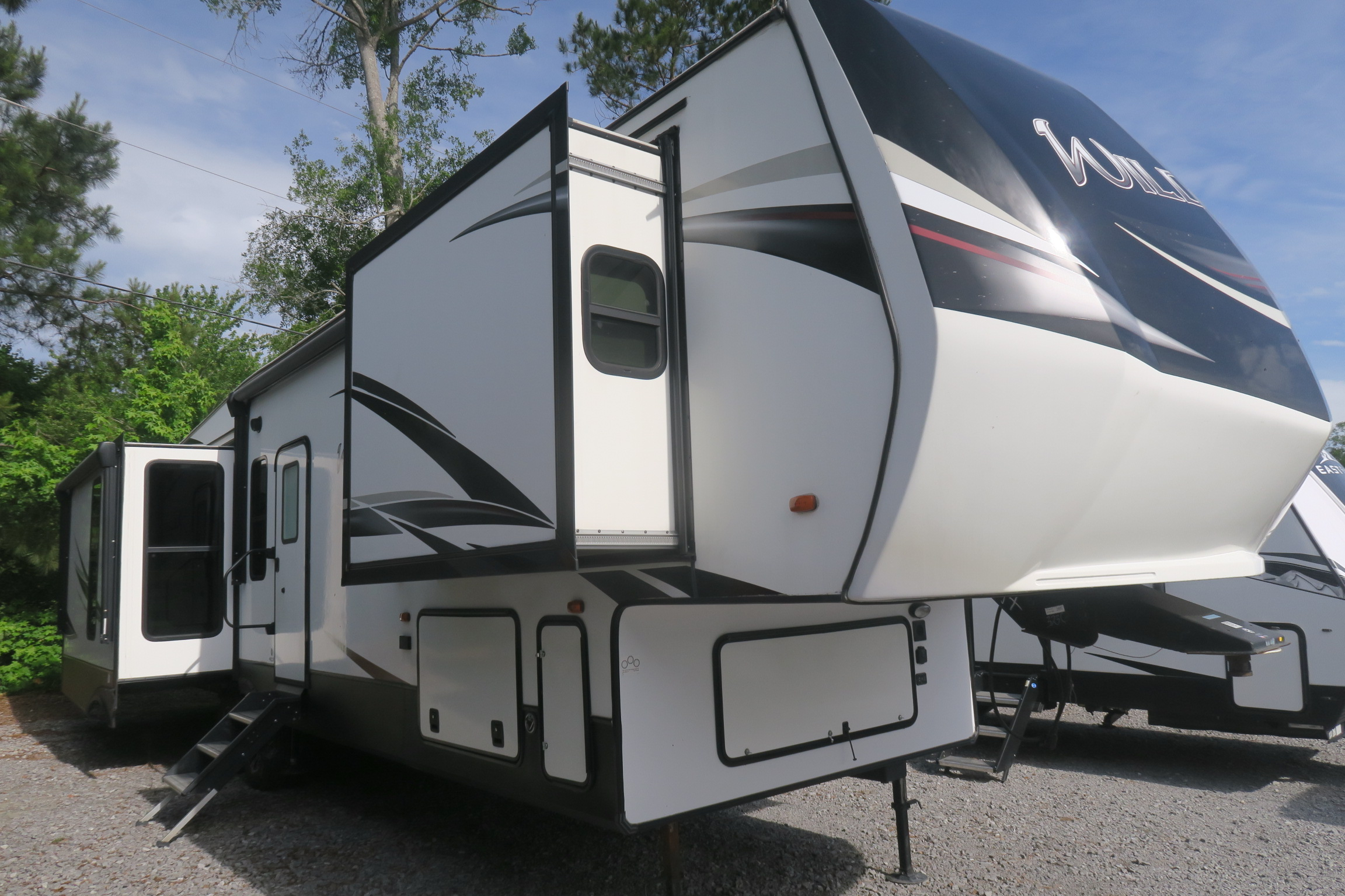 USED 2020 WILDCAT 37WB - Overview | Berryland Campers