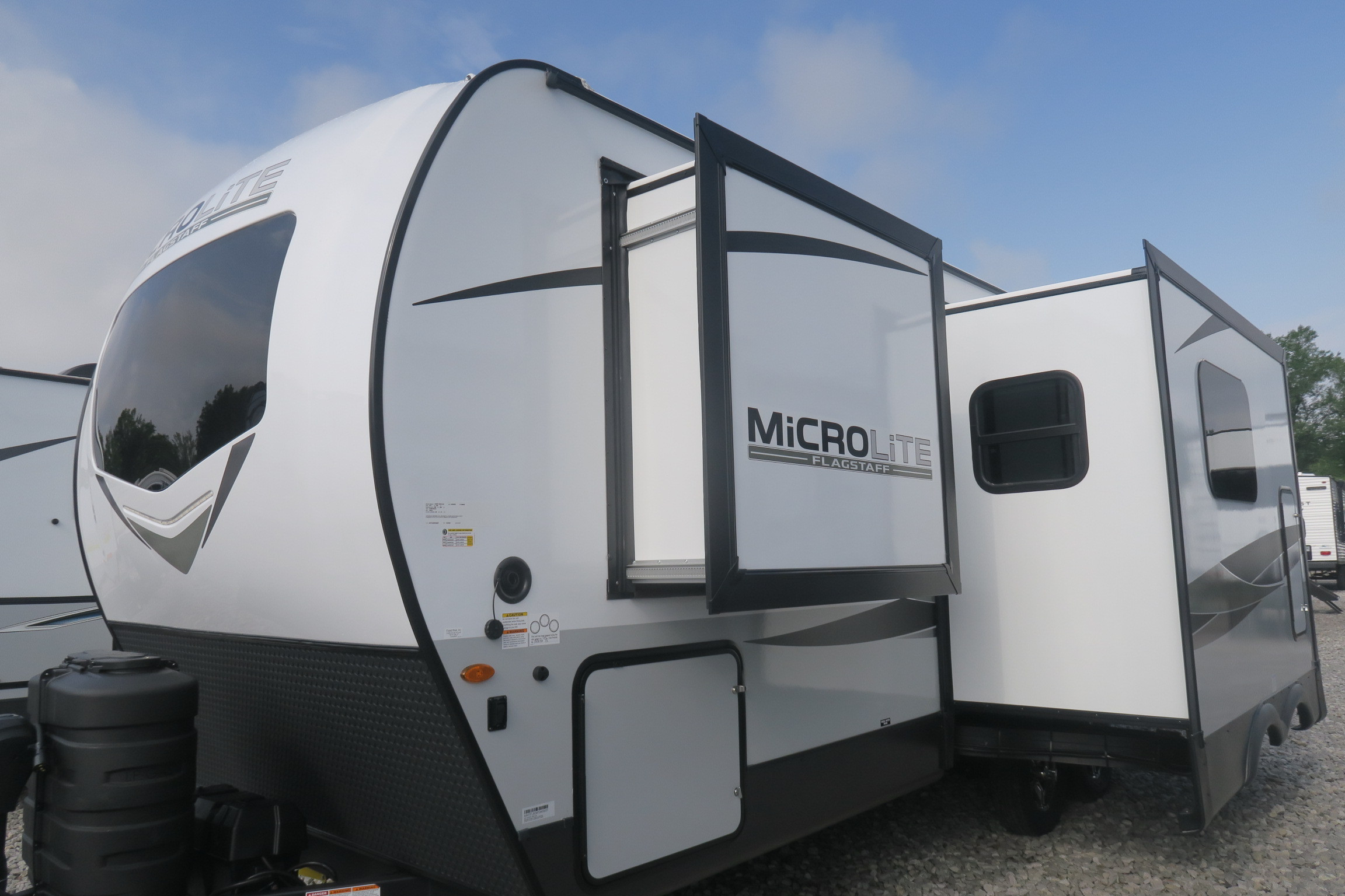 NEW 2023 FLAGSTAFF MICRO LITE 25BSDS - Overview | Berryland Campers