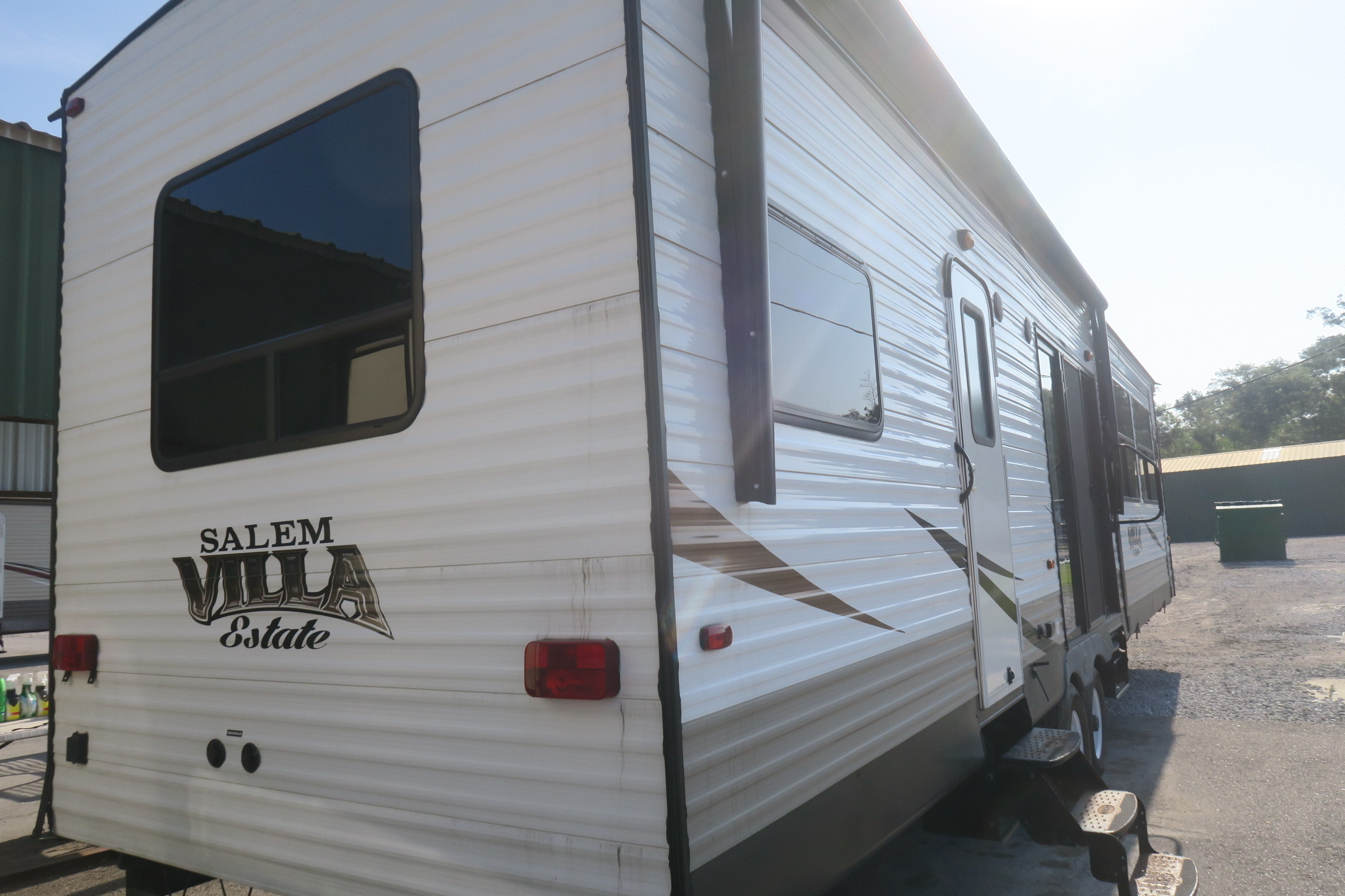 USED 2017 SALEM VILLA ESTATE Overview Berryland Campers