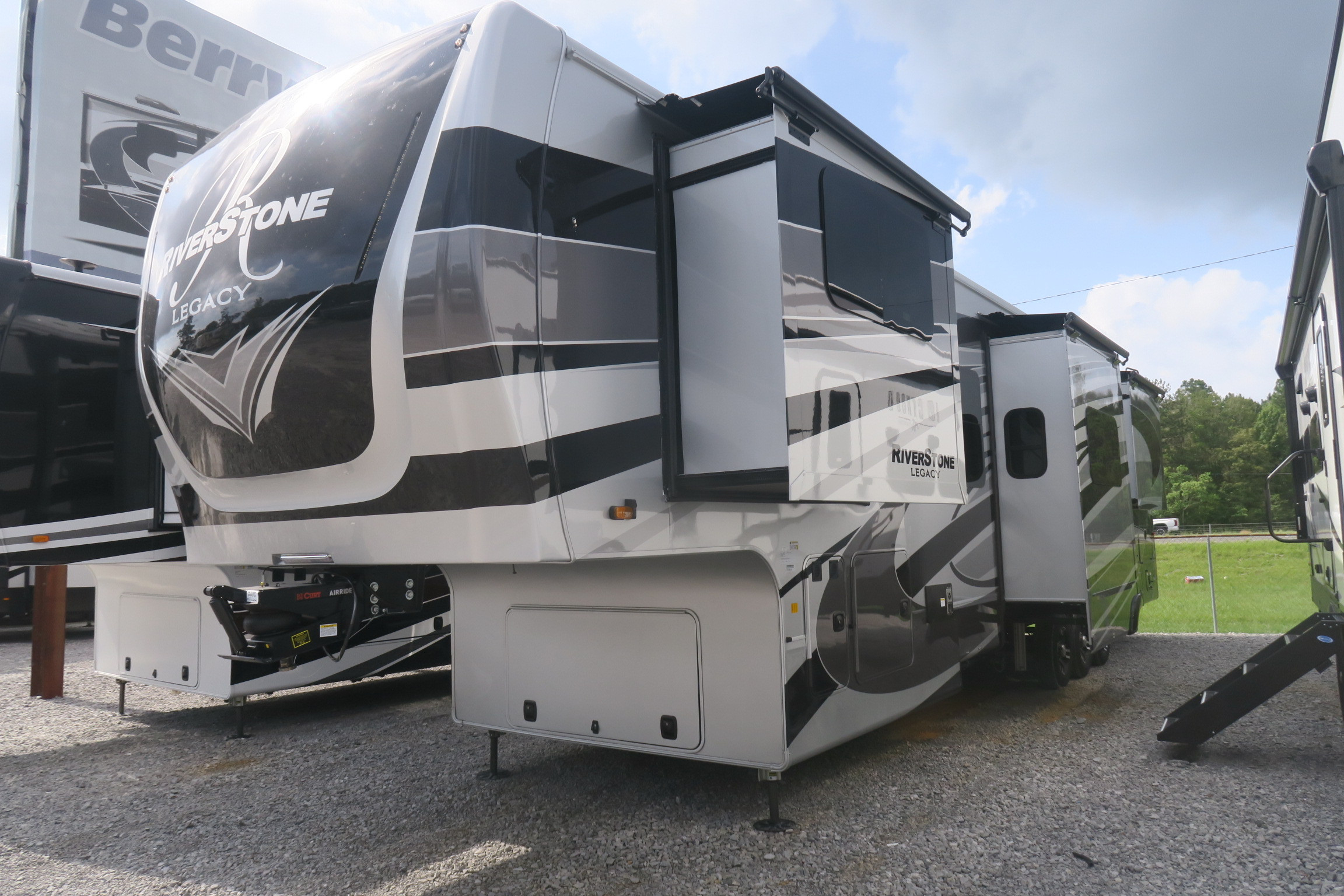 NEW 2023 RIVERSTONE LEGACY 42FSKG - Overview | Berryland Campers