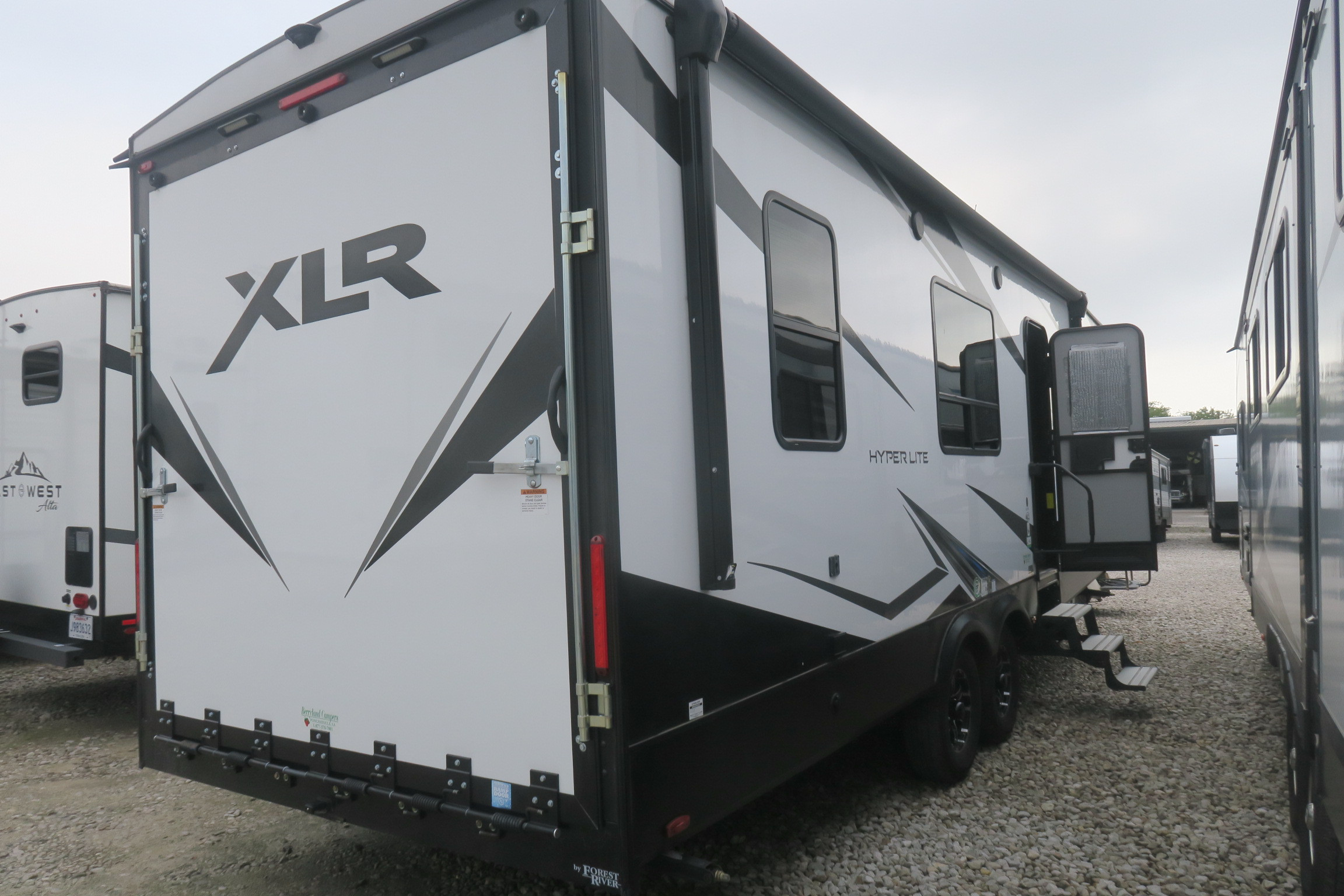 USED 2022 XLR HYPERLITE 2815 - Overview | Berryland Campers