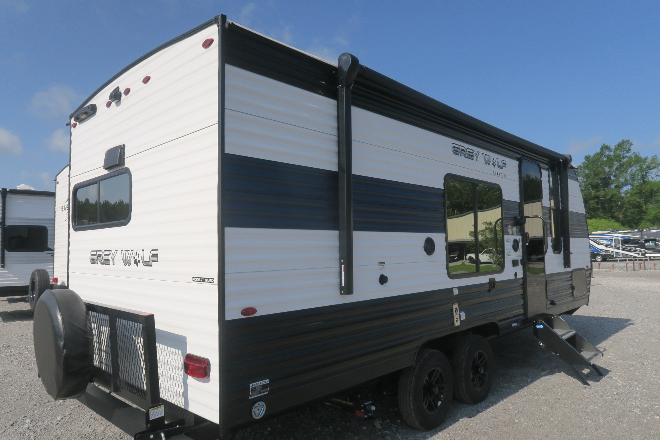 NEW 2024 CHEROKEE GREY WOLF 22CE Overview Berryland Campers