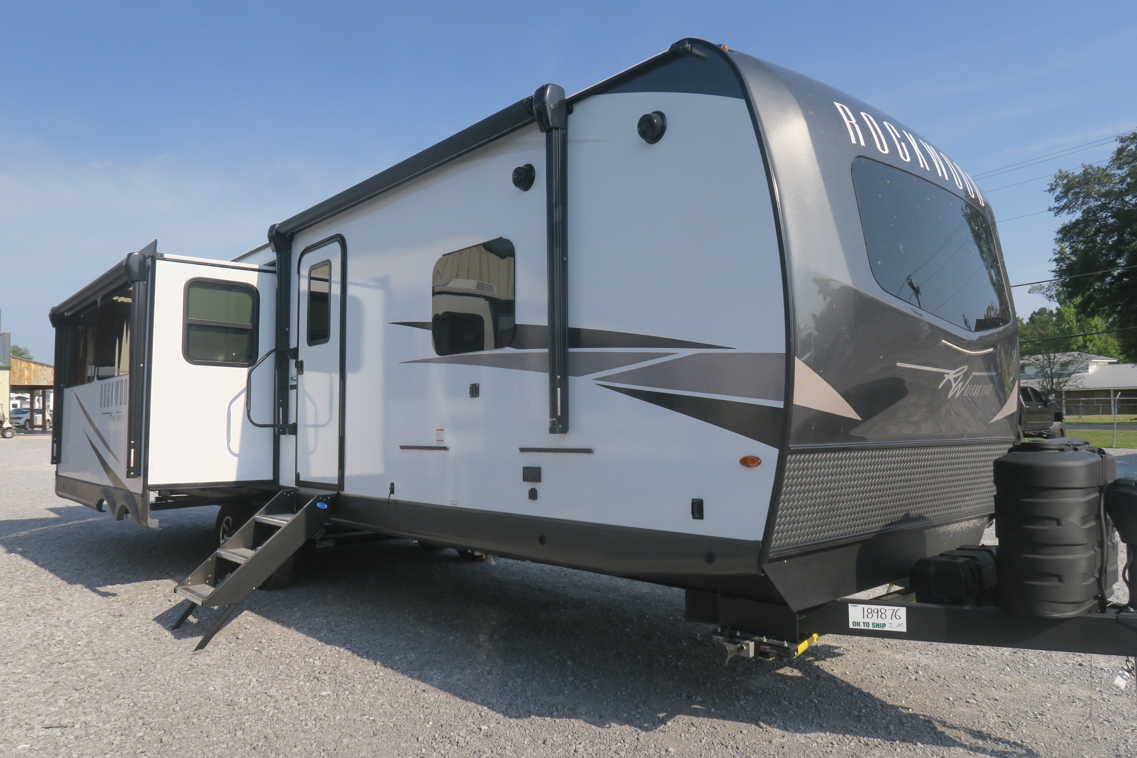 NEW 2024 ROCKWOOD ULTRA LITE 2906BS Overview Berryland Campers   IMG 3951 Optimized.JPG