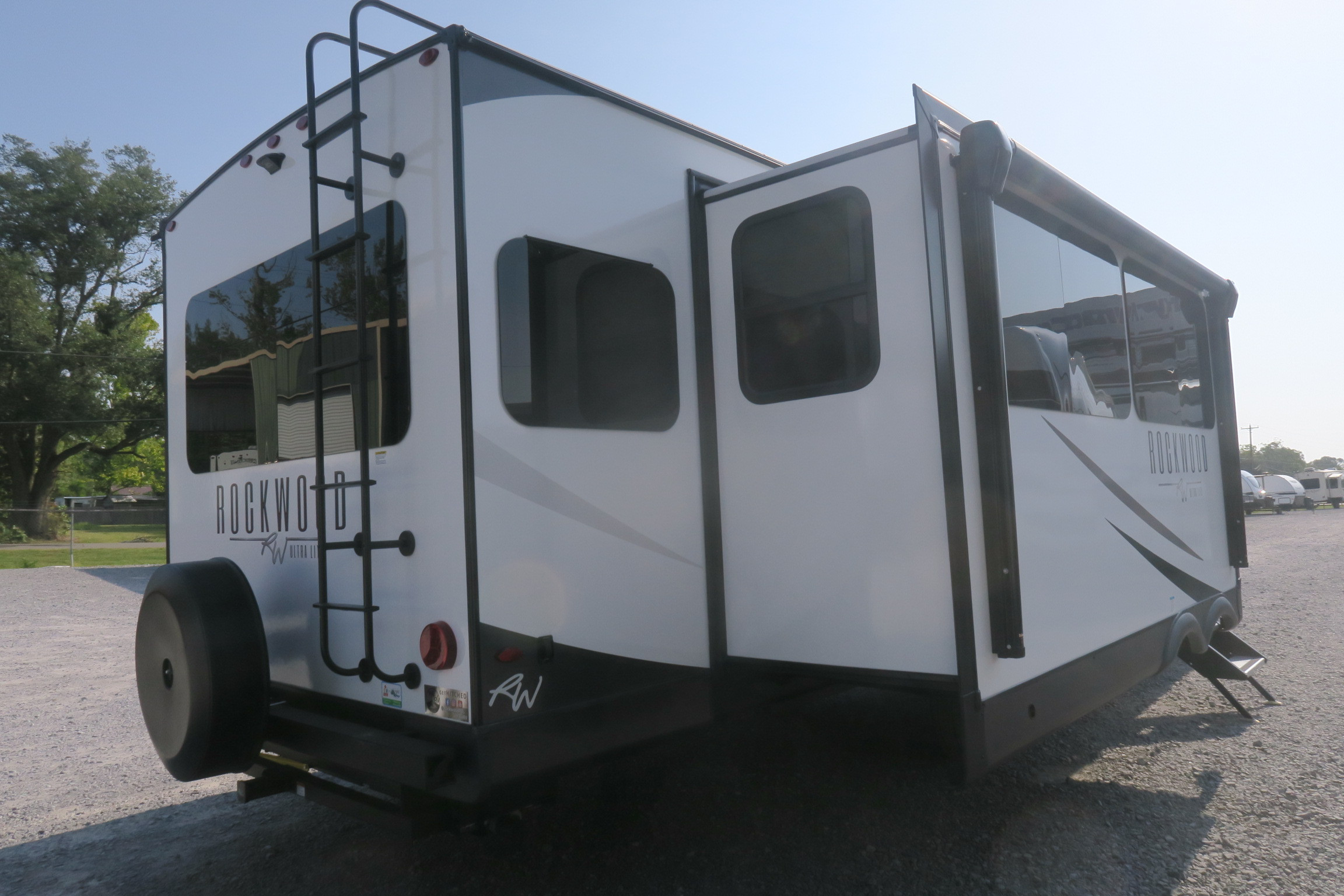 NEW 2024 ROCKWOOD ULTRA LITE 2906BS Overview Berryland Campers   IMG 3955 Optimized.JPG