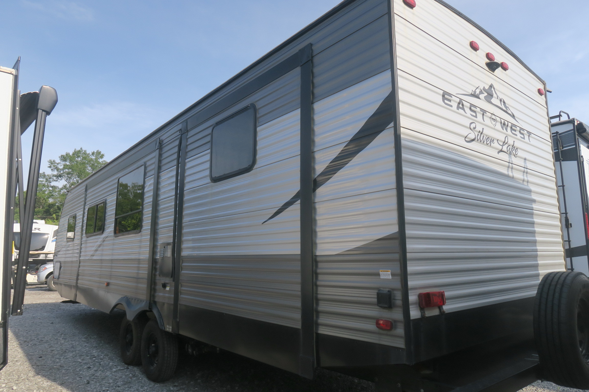 USED 2021 SILVER LAKE 31K3S - Overview | Berryland Campers