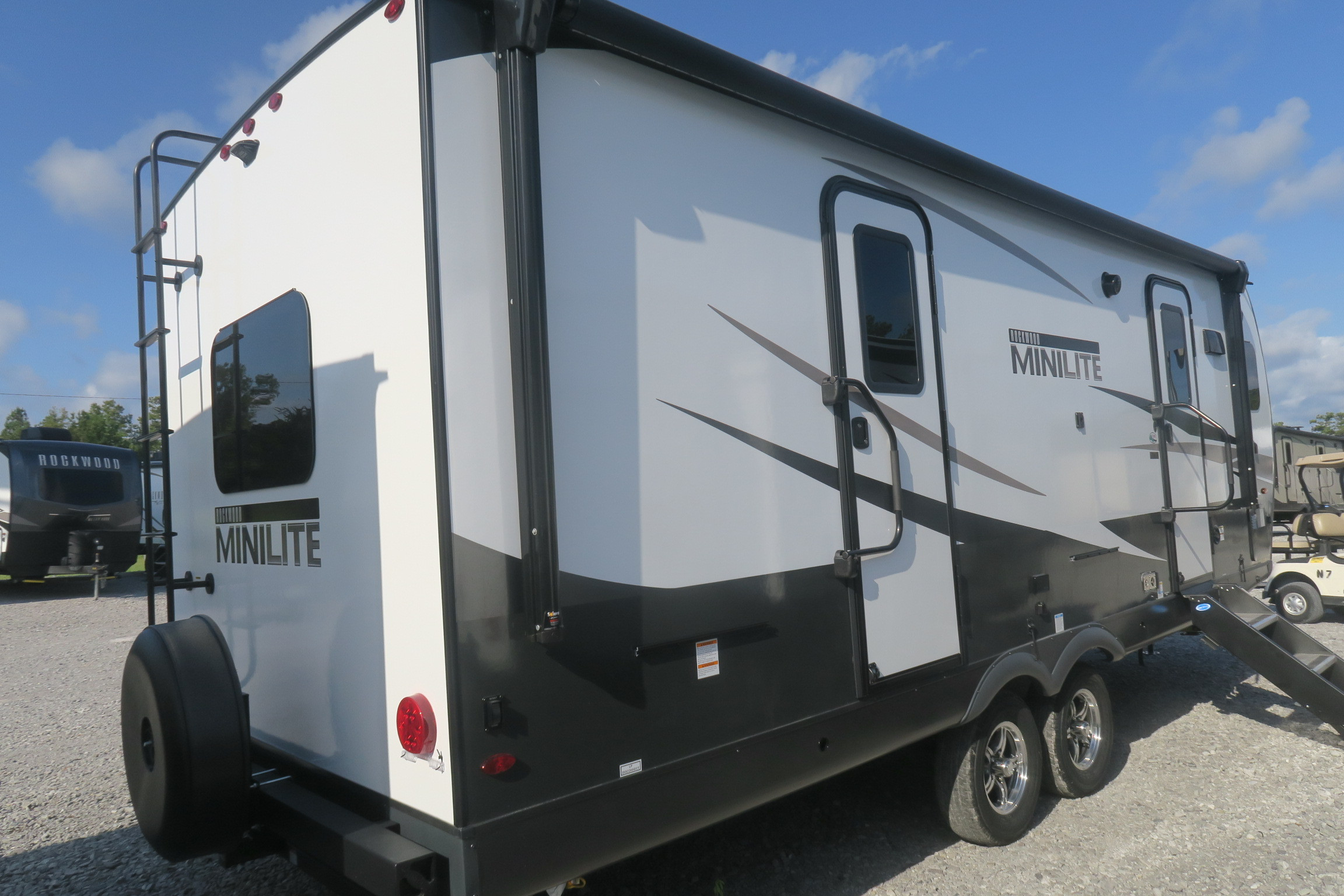 NEW 2024 ROCKWOOD ULTRA LITE 2516S Overview Berryland Campers   IMG 4291 Optimized.JPG