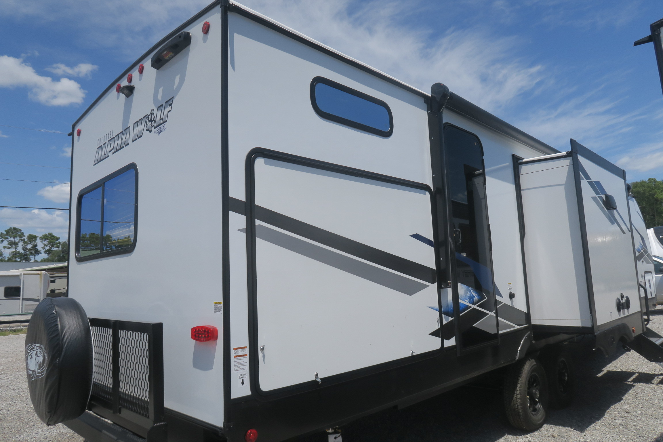 NEW 2024 CHEROKEE ALPHA WOLF 33BH Overview Berryland Campers