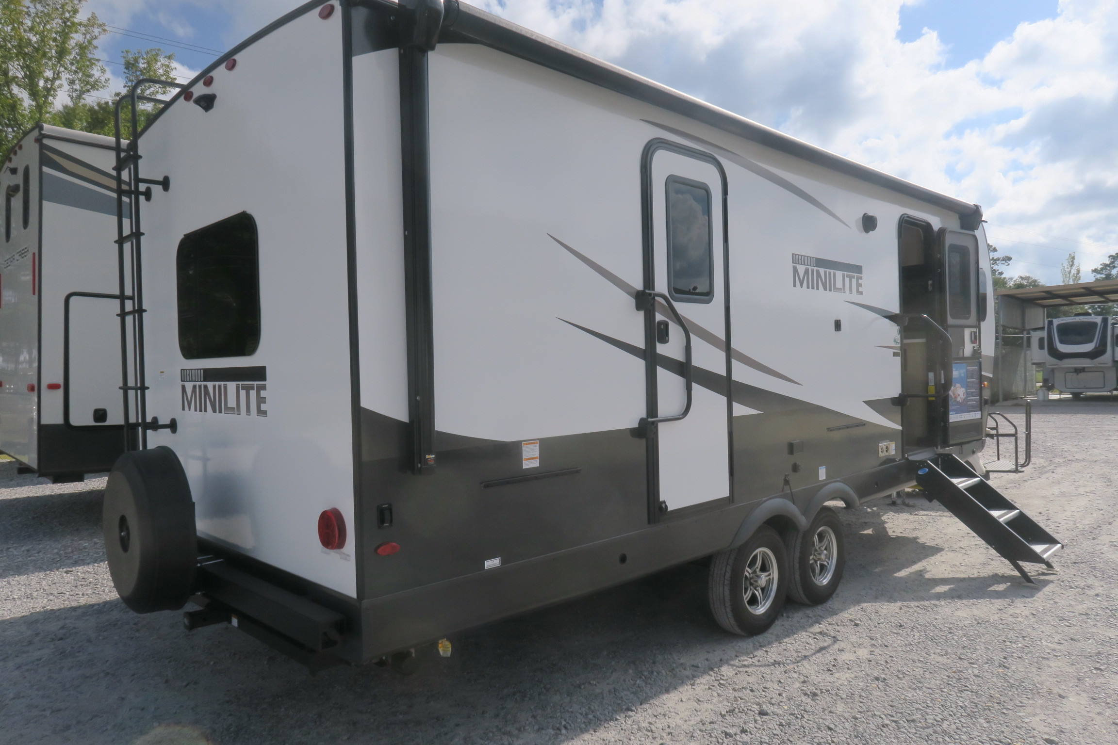 NEW 2024 ROCKWOOD ULTRA LITE 2516S Overview Berryland Campers   IMG 4812 Optimized.JPG