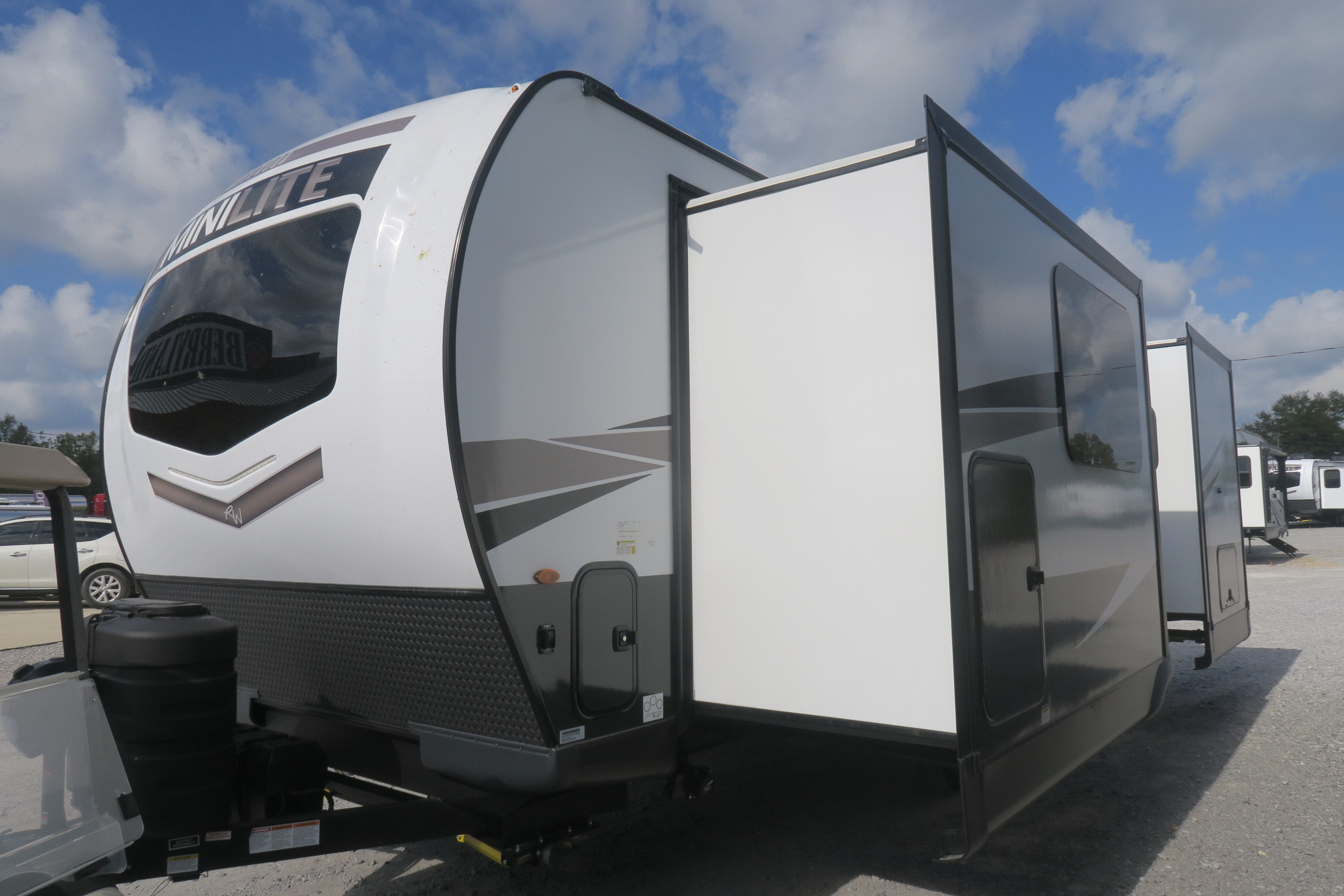 NEW 2024 ROCKWOOD ULTRA LITE 2516S Overview Berryland Campers   IMG 4816 Optimized.JPG