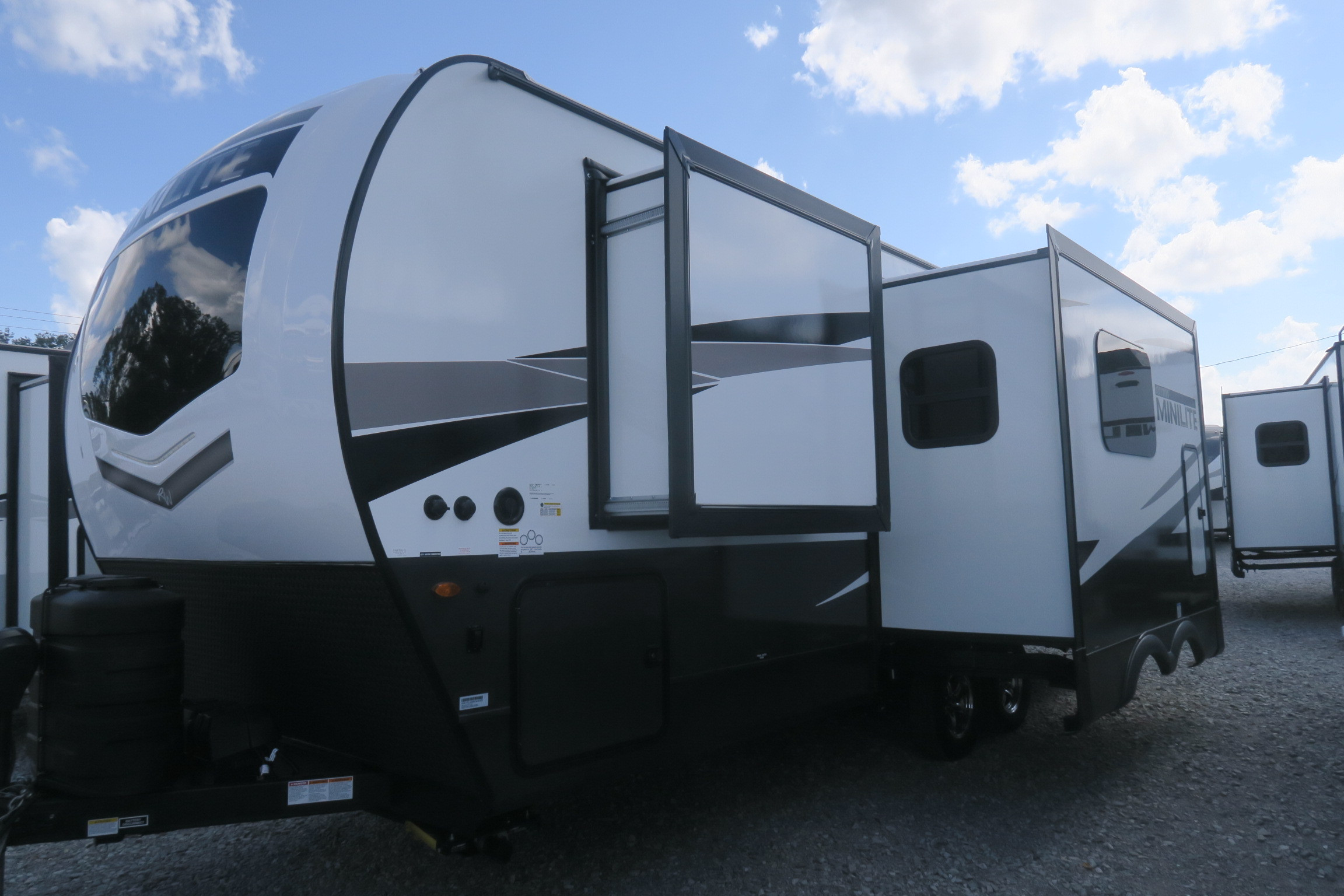 NEW 2024 ROCKWOOD MINI LITE 2511S Overview Berryland Campers   IMG 5332 Optimized.JPG