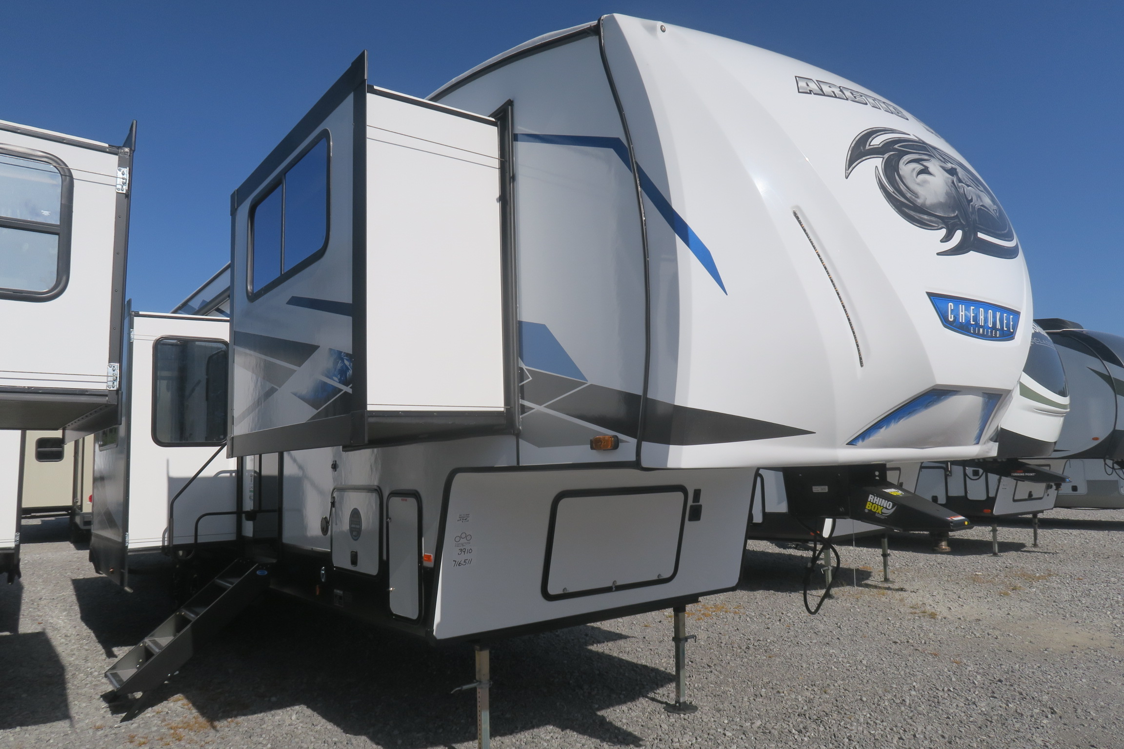 Who Makes Cherokee Campers