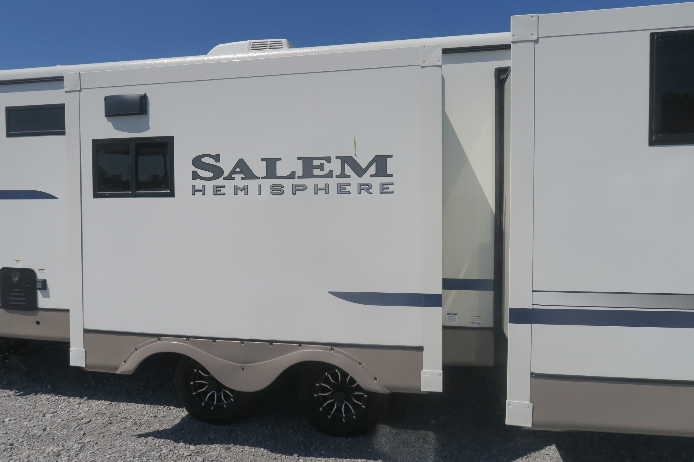 NEW 2024 SALEM 310BHI Overview Berryland Campers