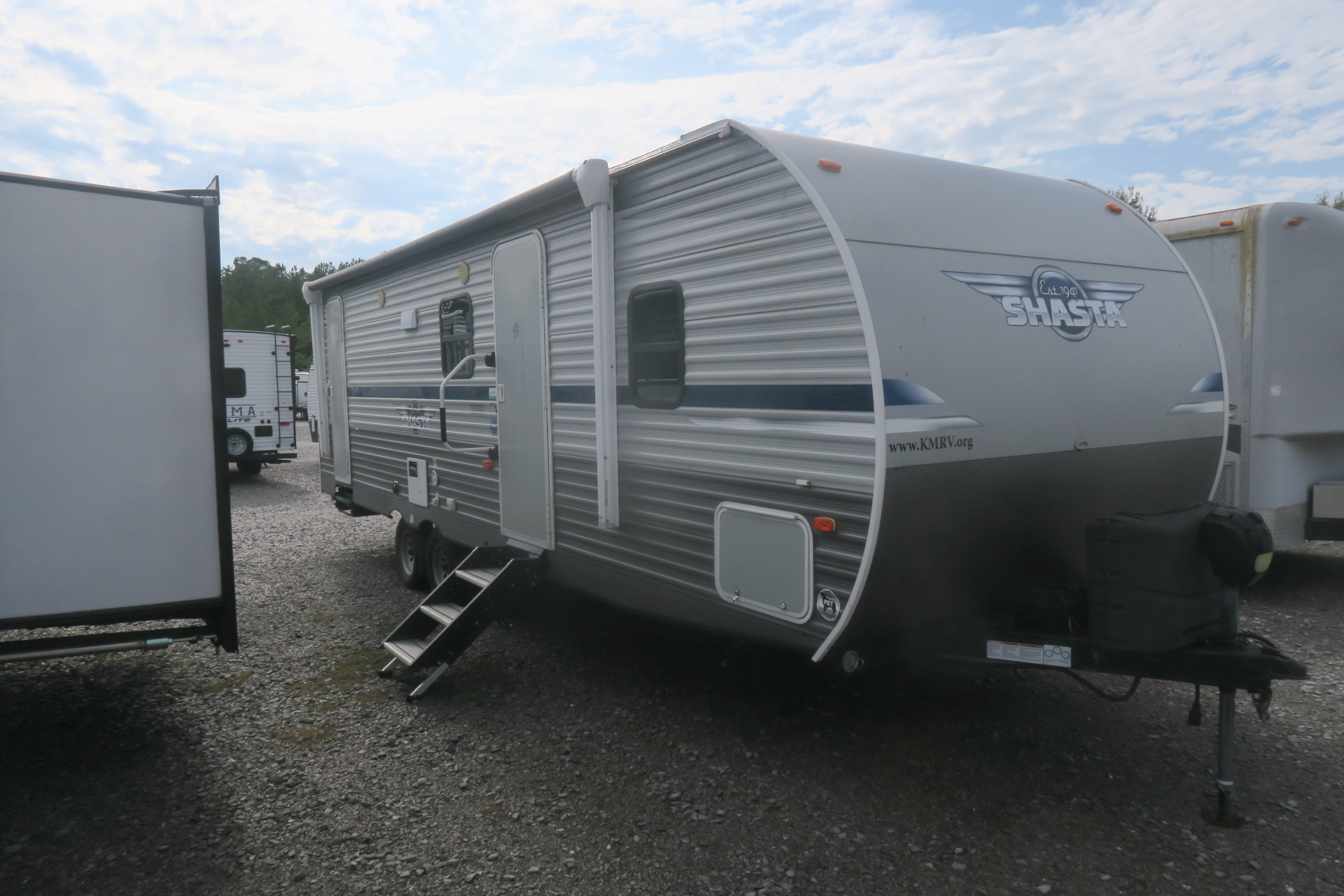 USED 2021 SHASTA 26DB - Overview | Berryland Campers