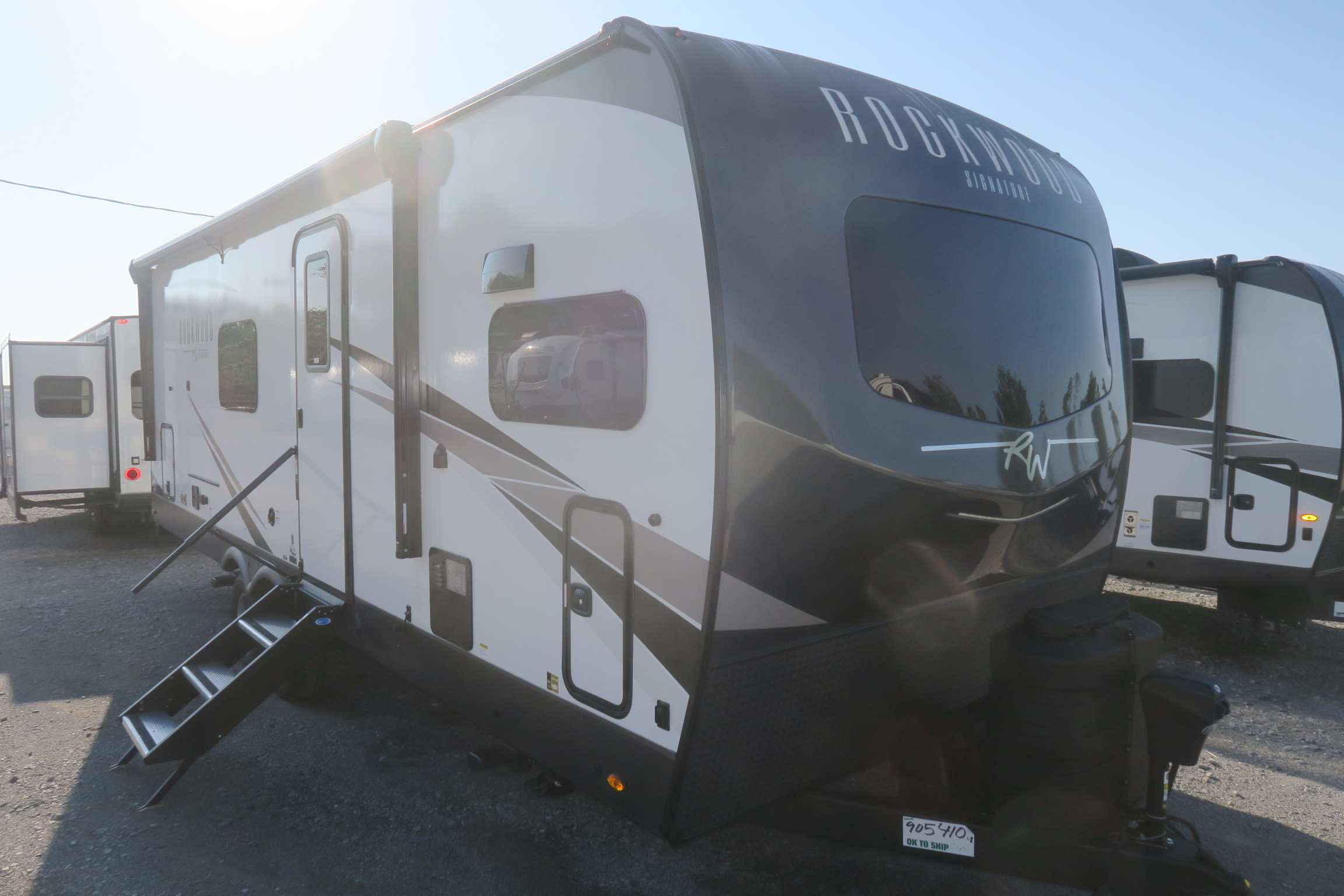 NEW 2024 ROCKWOOD SIGNATURE 8263MBR Overview Berryland Campers   IMG 7878 Optimized.JPG