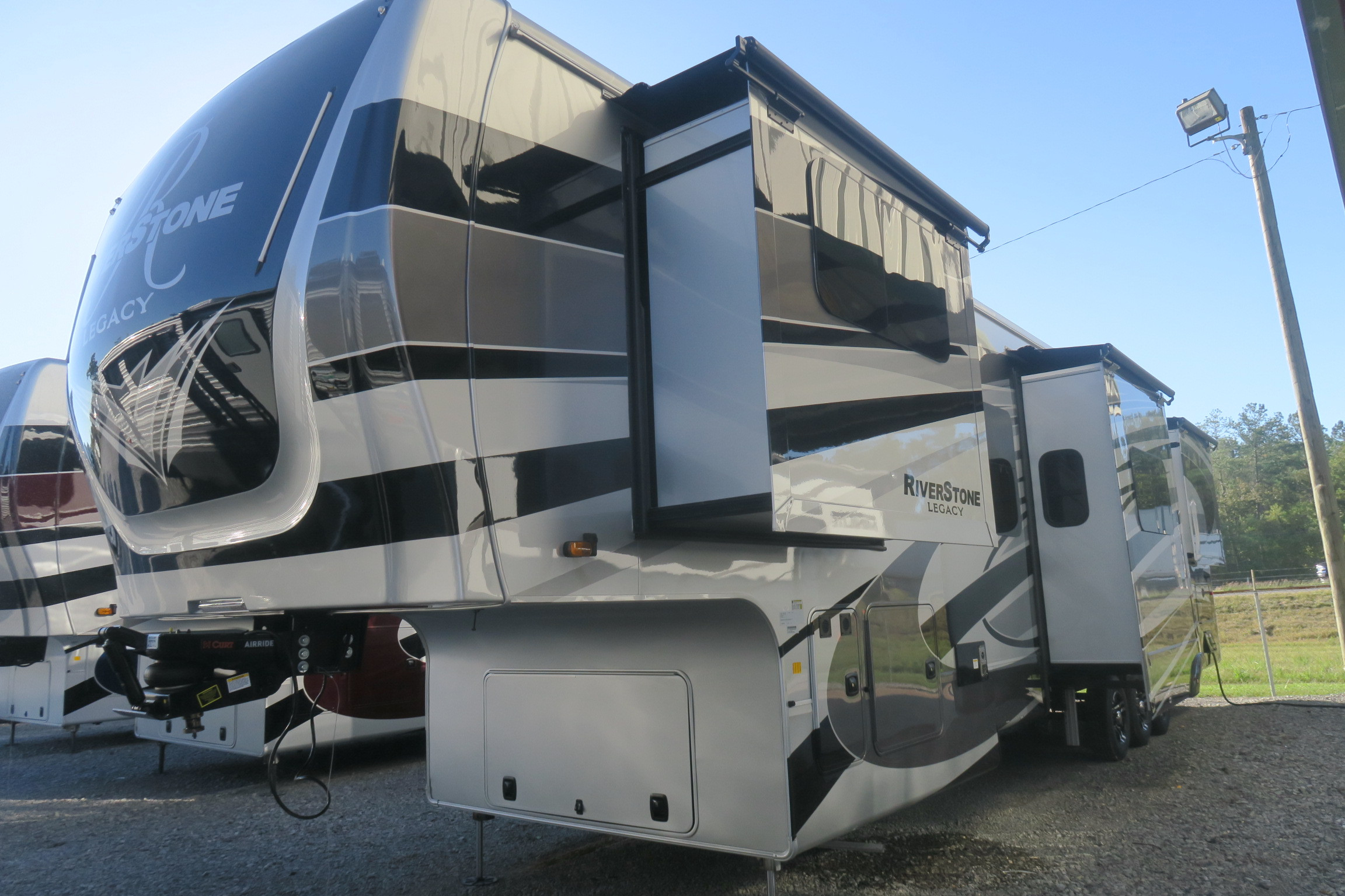 NEW 2024 RIVERSTONE LEGACY 42FSKG - Overview | Berryland Campers