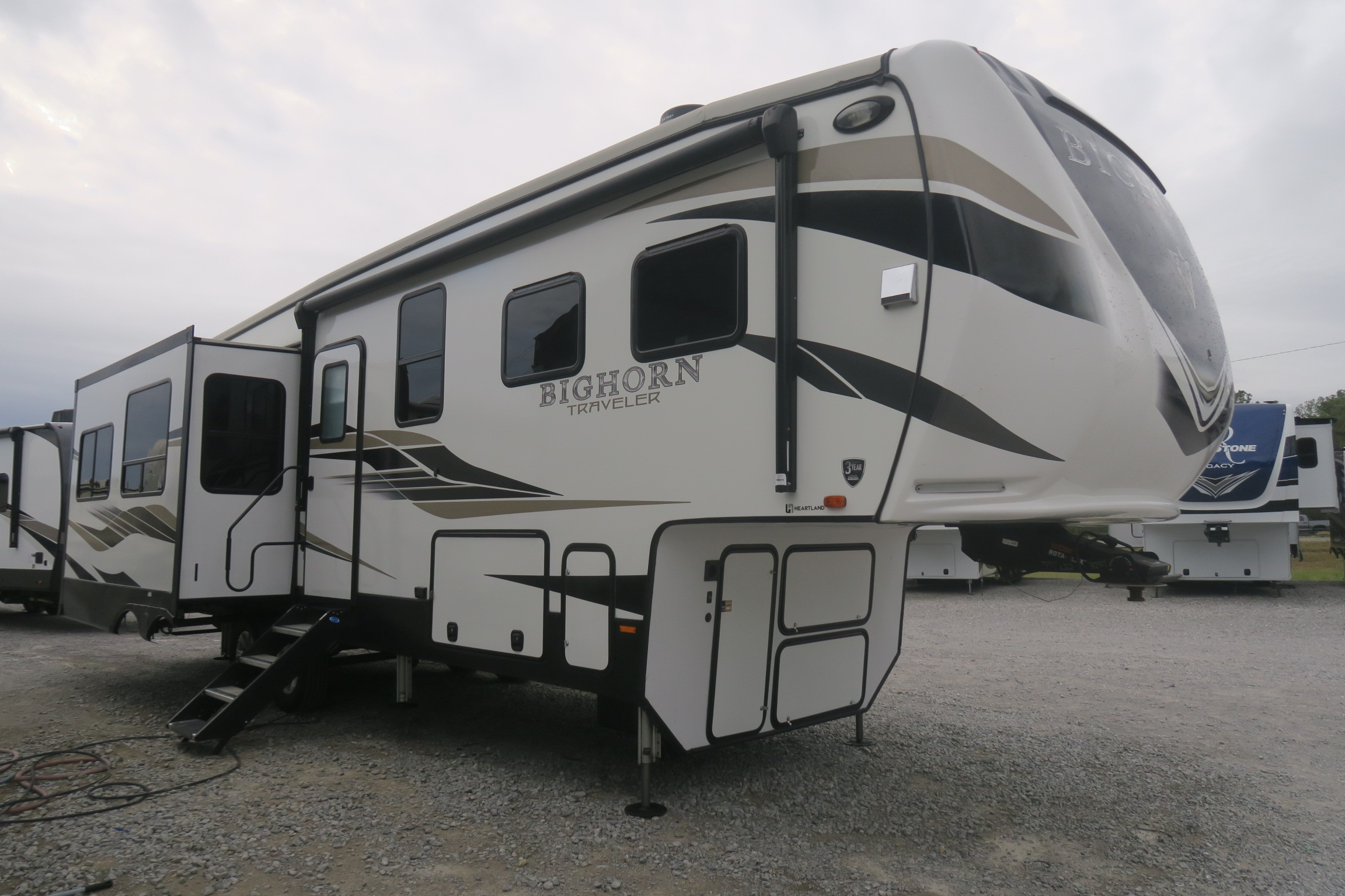 USED 2022 BIG HORN 32RS Overview Berryland Campers