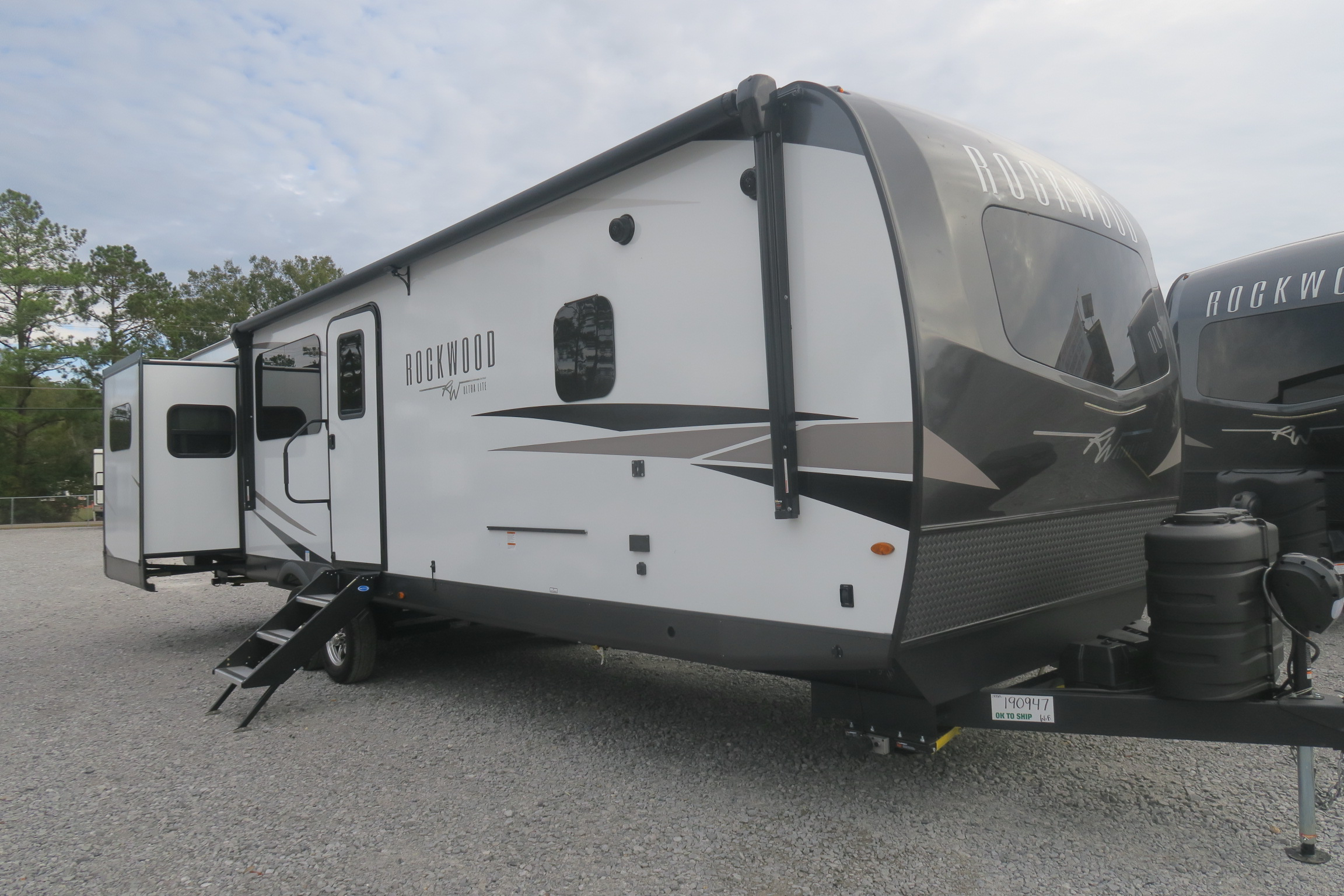 NEW 2024 ROCKWOOD ULTRA LITE 2908RL Overview Berryland Campers   IMG 9686.JPG