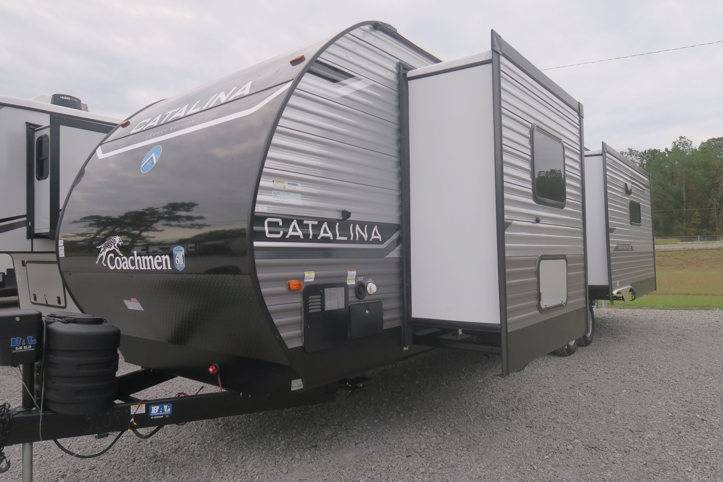 NEW 2024 CATALINA LEGACY EDITION 313RLTSLE - Overview | Berryland Campers
