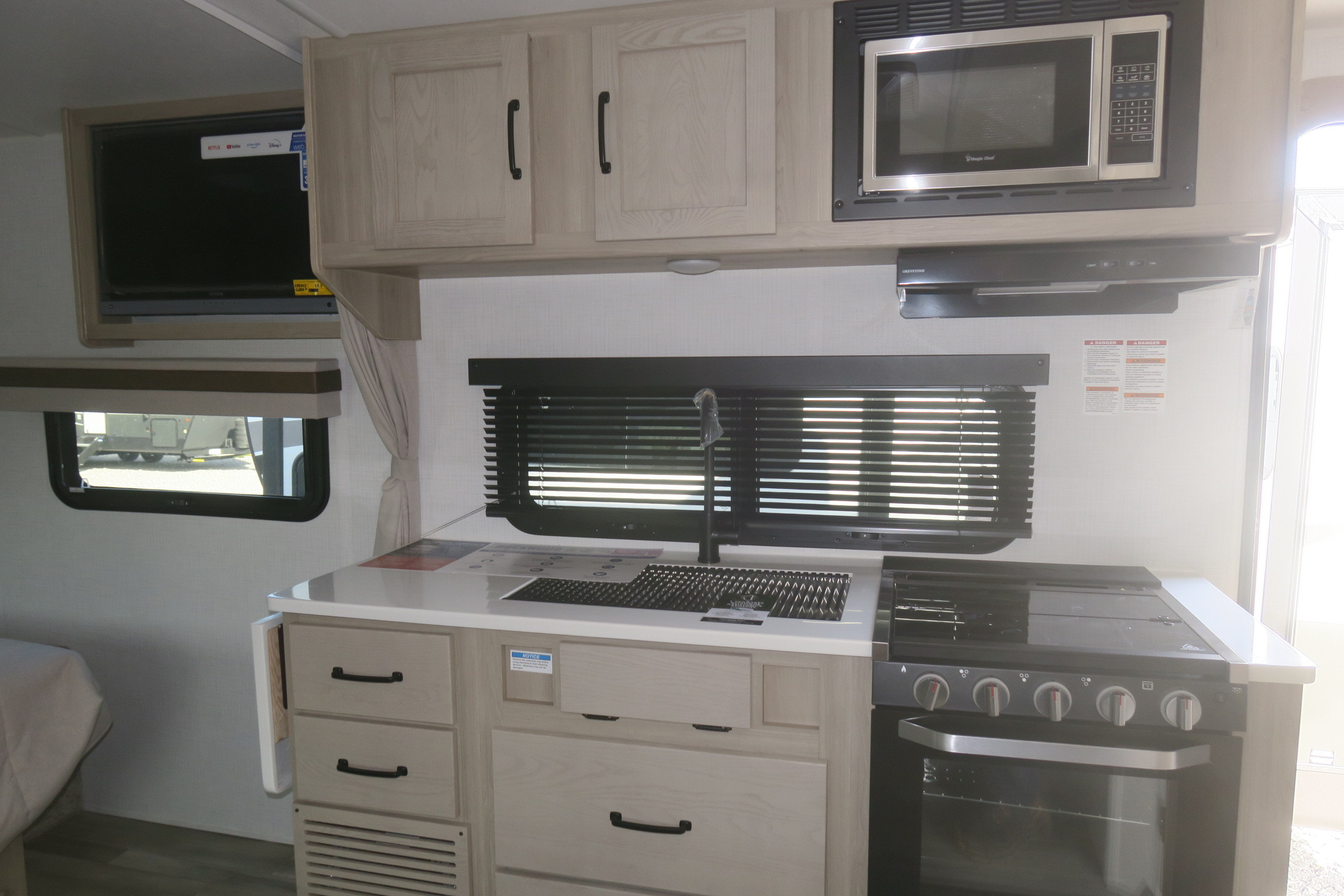 NEW 2024 ROCKWOOD MINI LITE 2109S Overview Berryland Campers   IMG 0255 Optimized.JPG