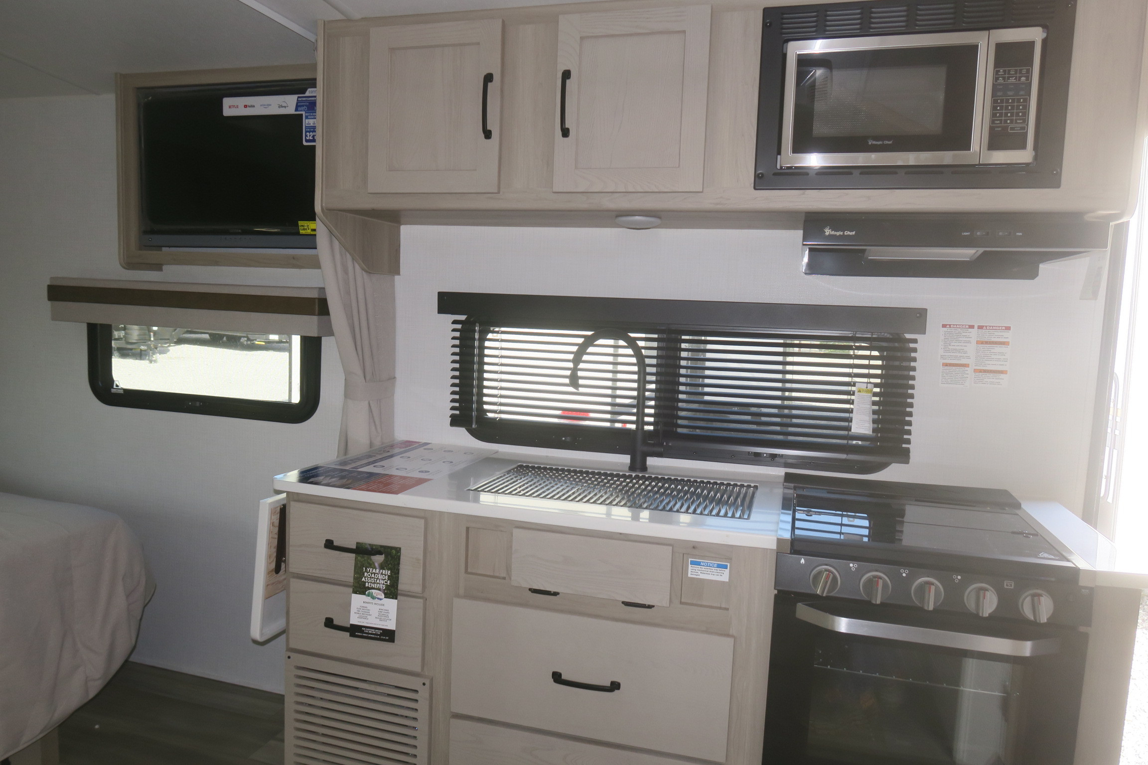 NEW 2024 ROCKWOOD MINI LITE 2109S Overview Berryland Campers   IMG 0240 Optimized.JPG