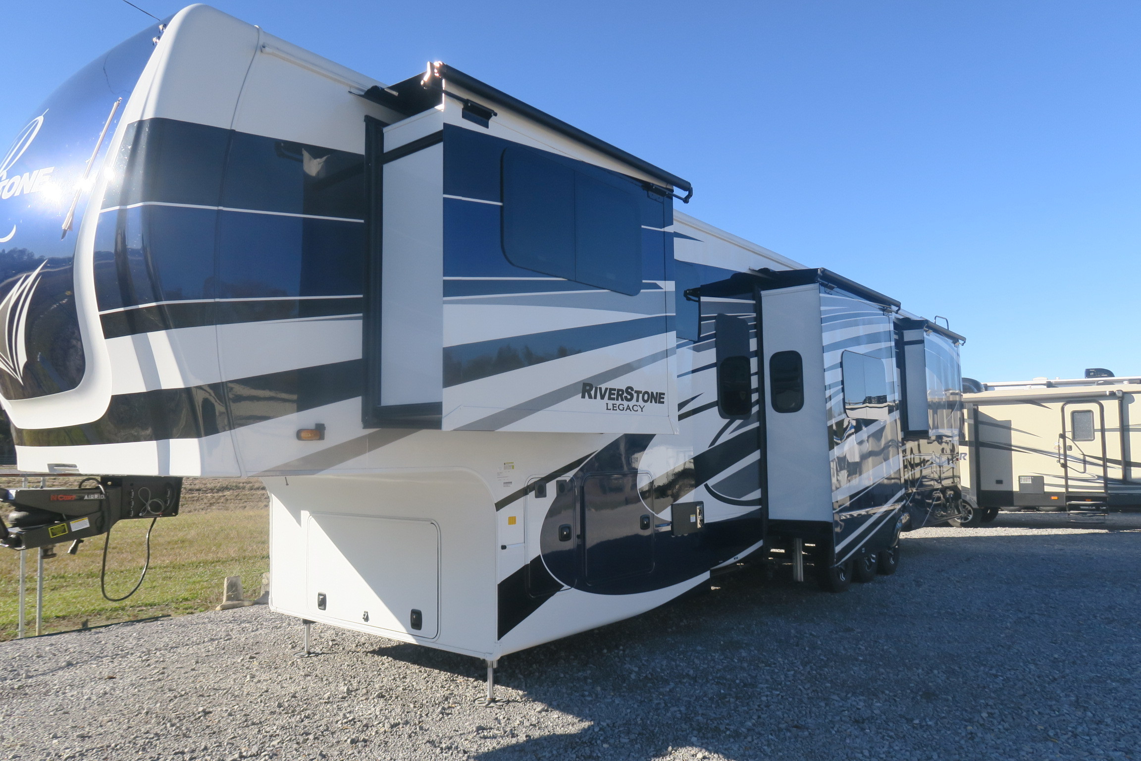 NEW 2024 RIVERSTONE LEGACY 42FSKG - Overview | Berryland Campers