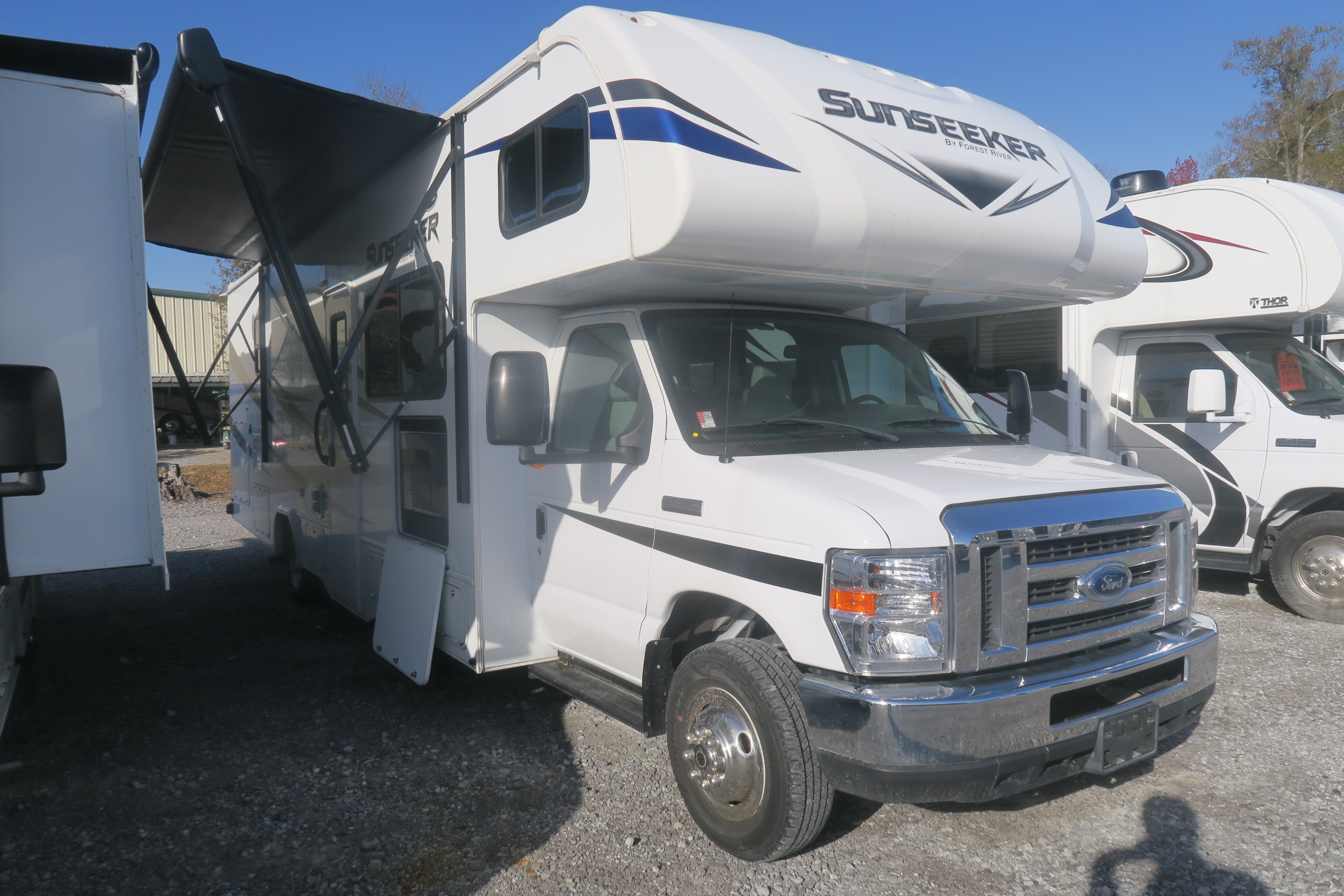 USED 2020 SUNSEEKER 3270DSF - Overview | Berryland Campers