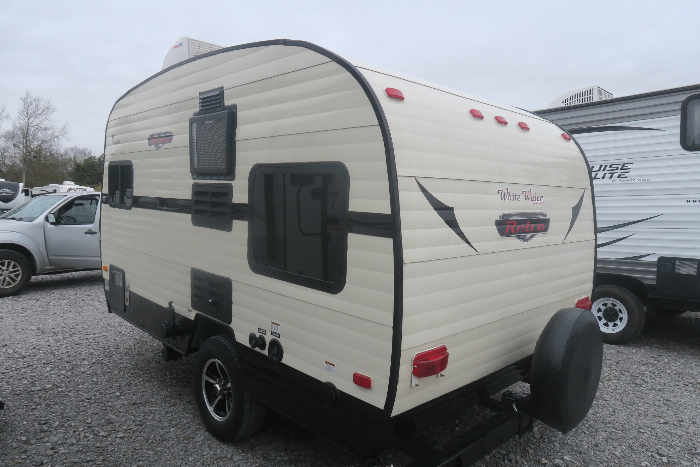 USED 2015 WHITEWATER RETRO 155XL - Overview | Berryland Campers