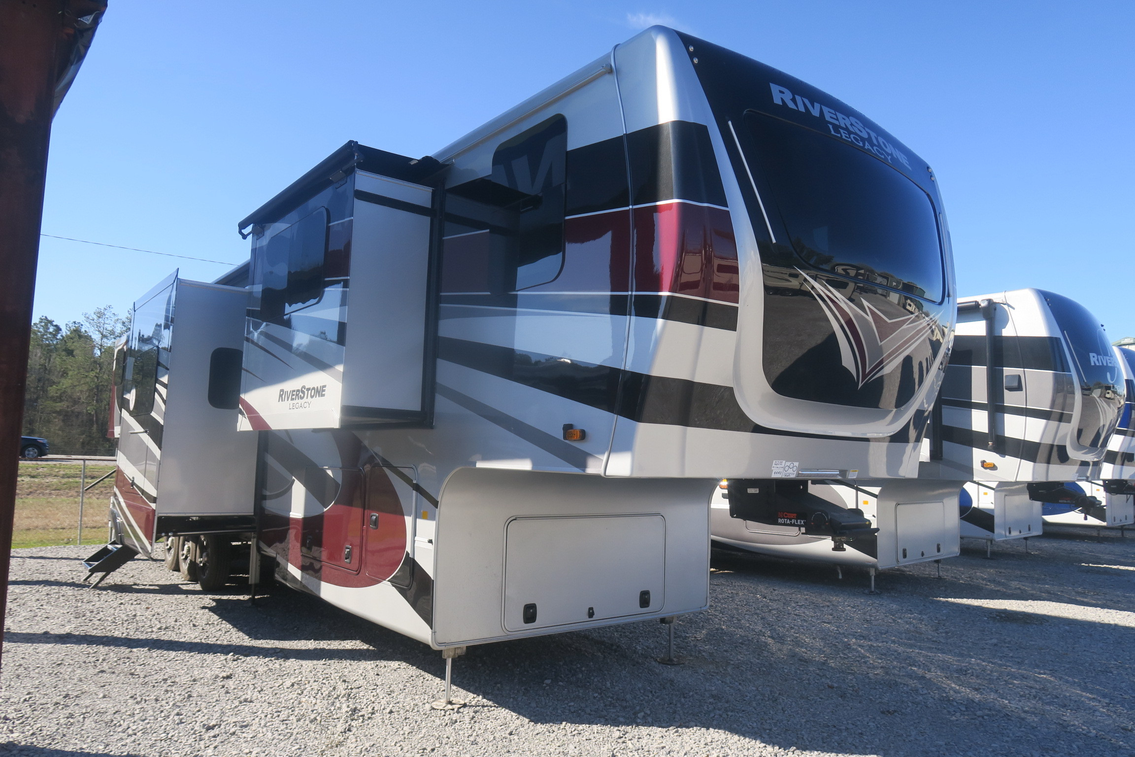 NEW 2024 RIVERSTONE LEGACY 425FO - Overview | Berryland Campers