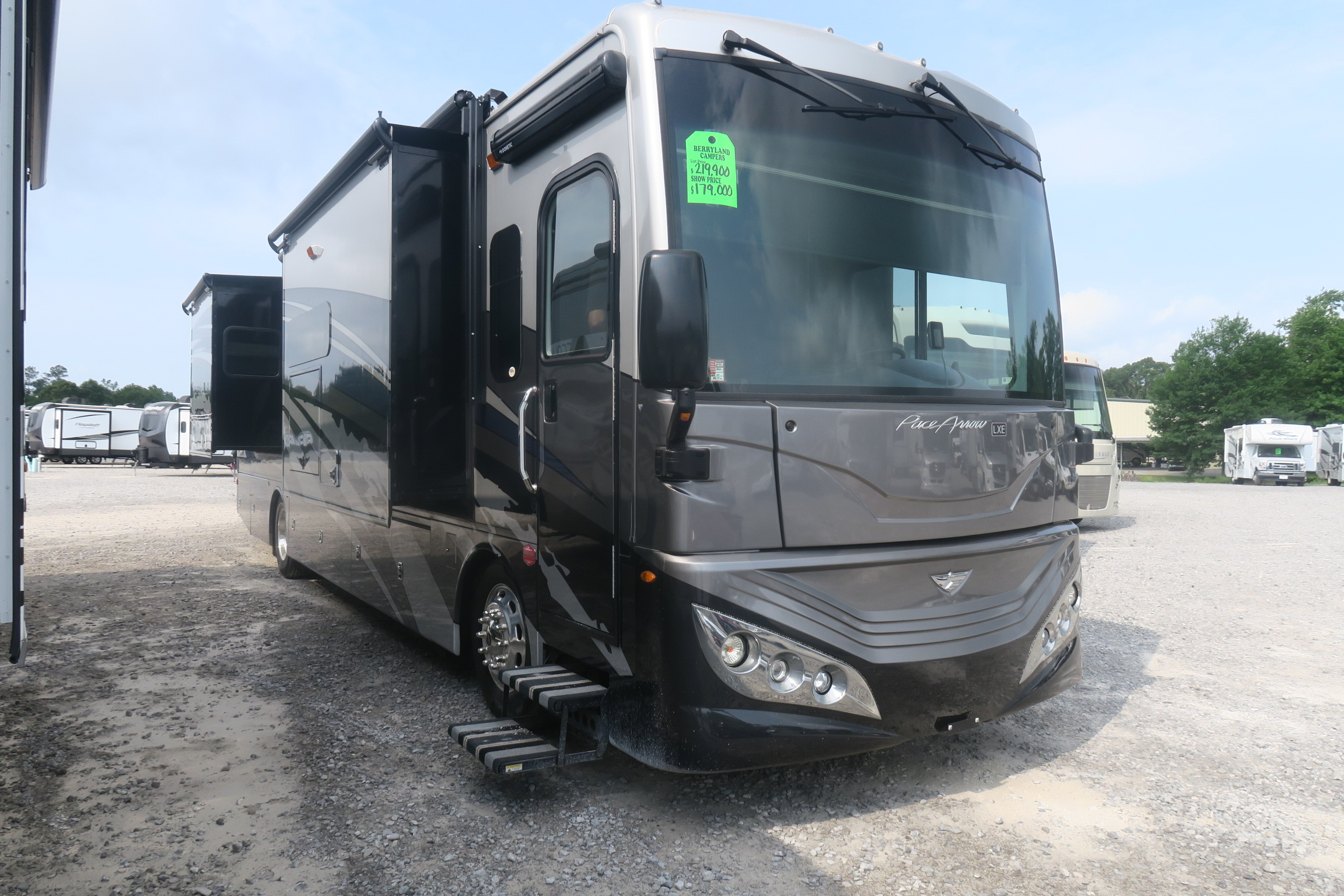 USED 2021 PACE ARROW LXE 38N 38N - Overview | Berryland Campers