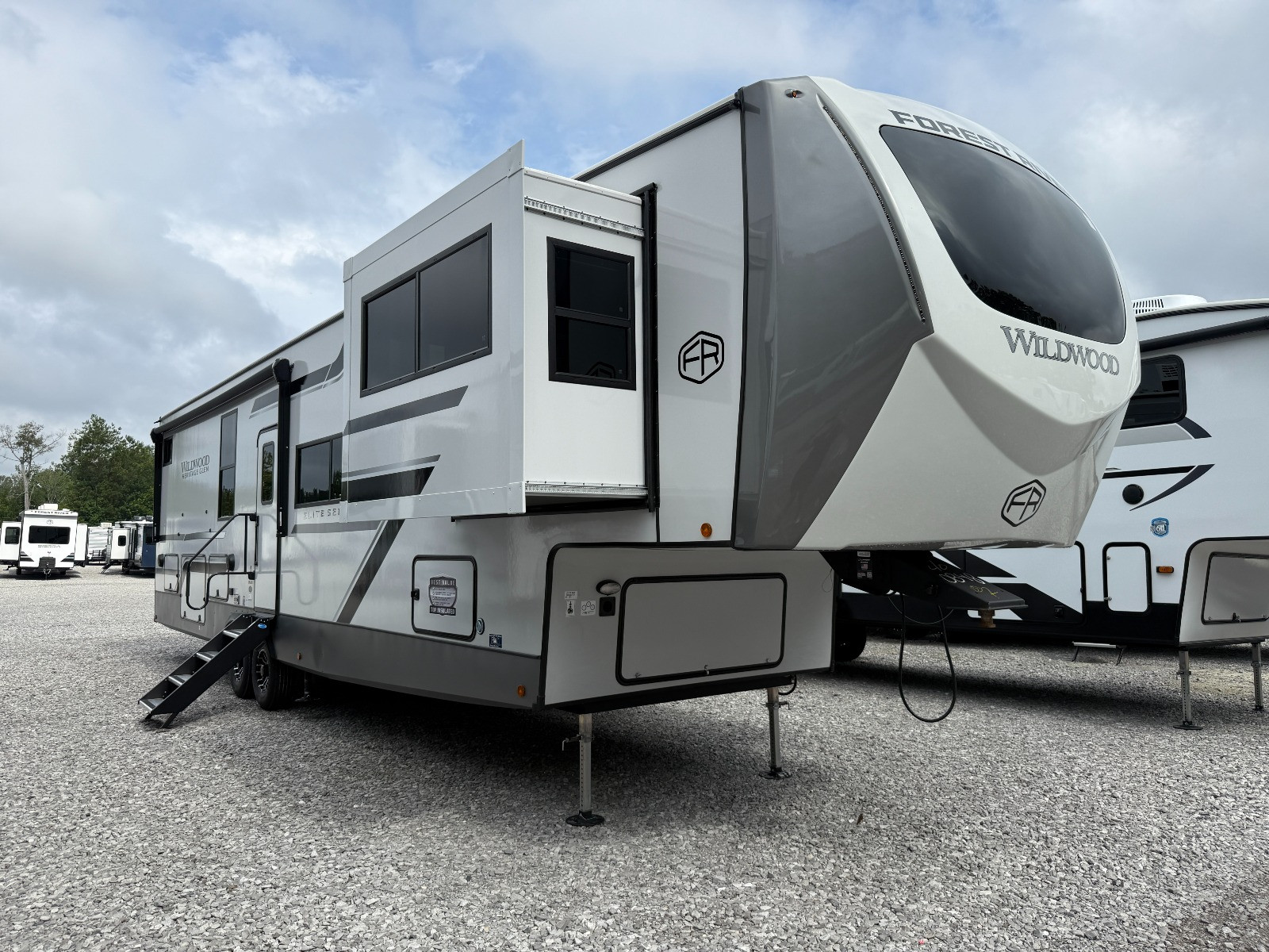 NEW 2026 WILDWOOD HERITAGE GLEN 36FL - Overview | Berryland Campers