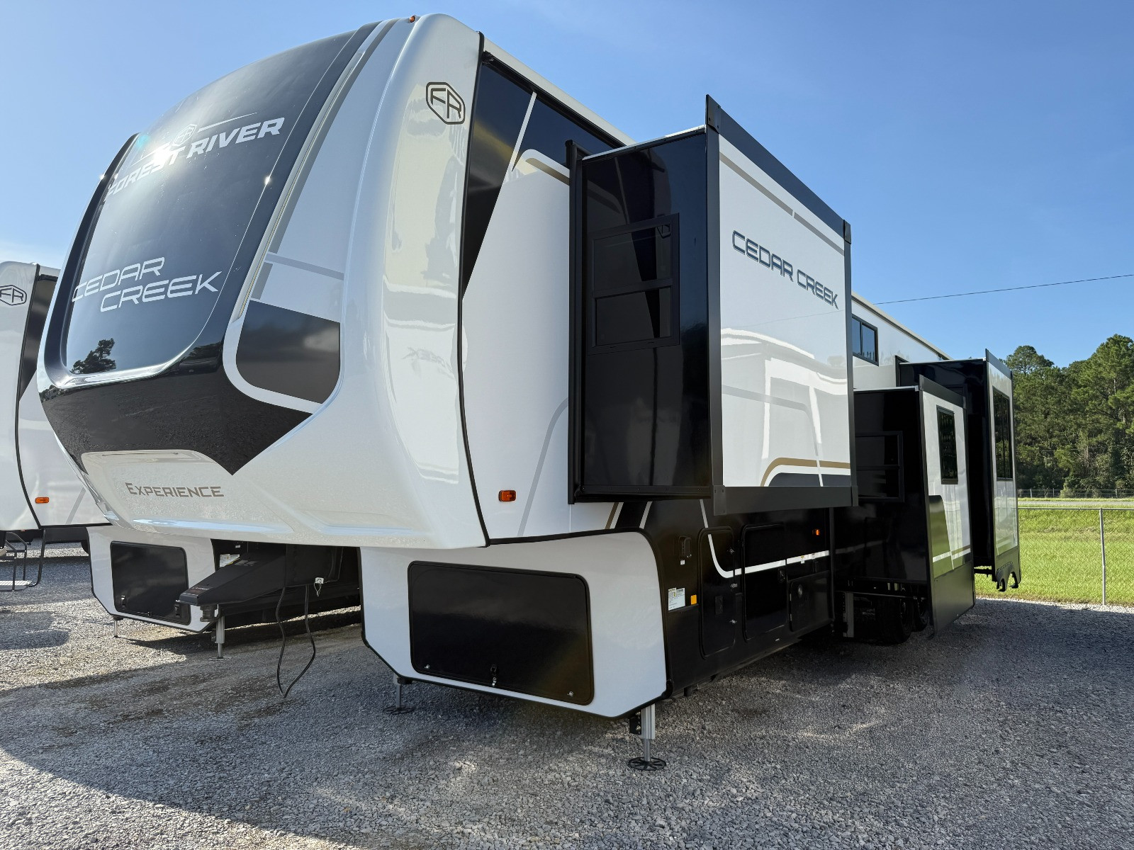 NEW 2026 CEDAR CREEK EXPERIENCE 39RKB - Overview | Berryland Campers