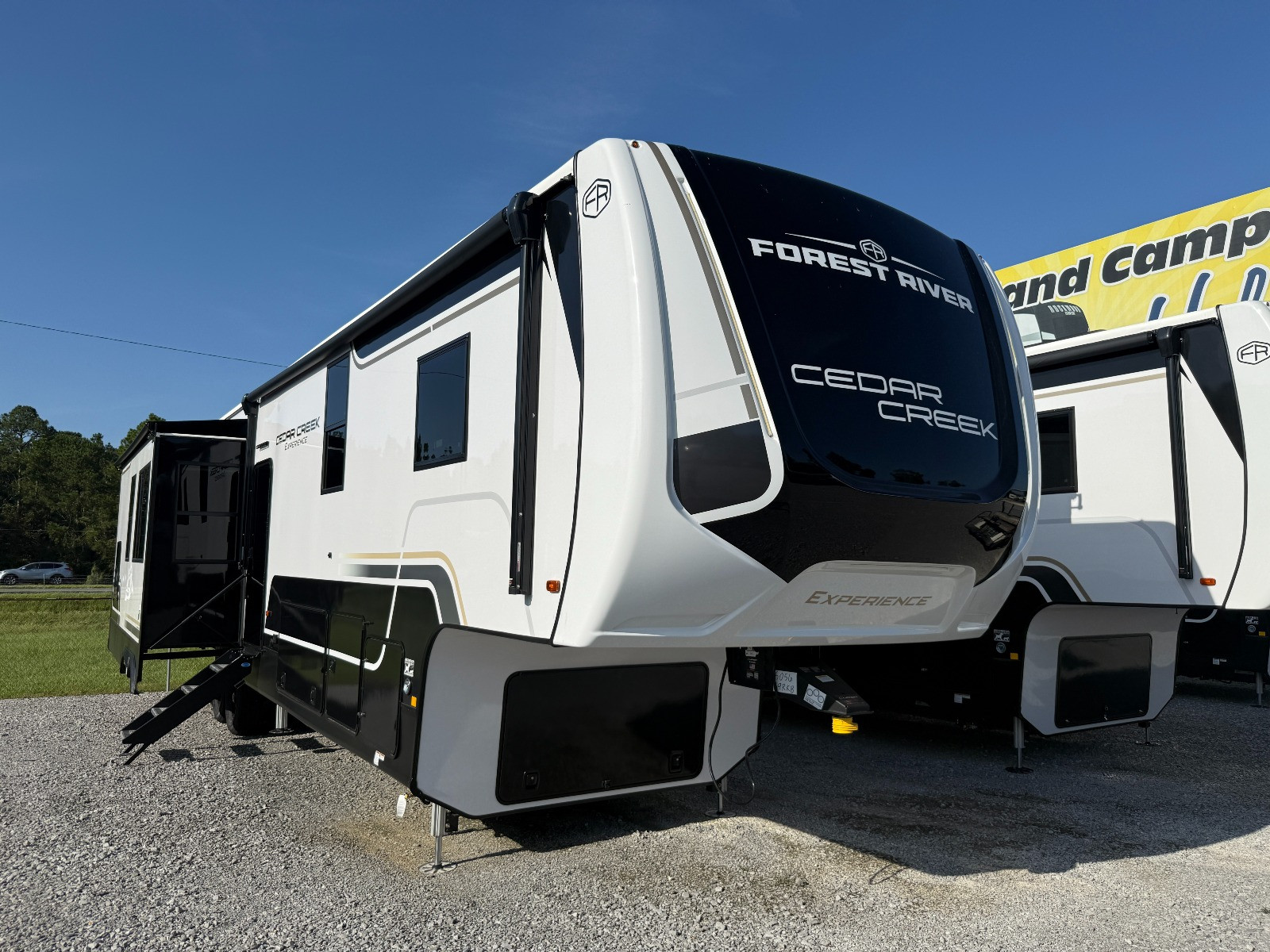 NEW 2026 CEDAR CREEK EXPERIENCE 39RKB - Overview | Berryland Campers